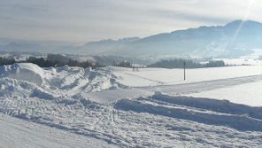 Winterloipe direkt vor dem Haus