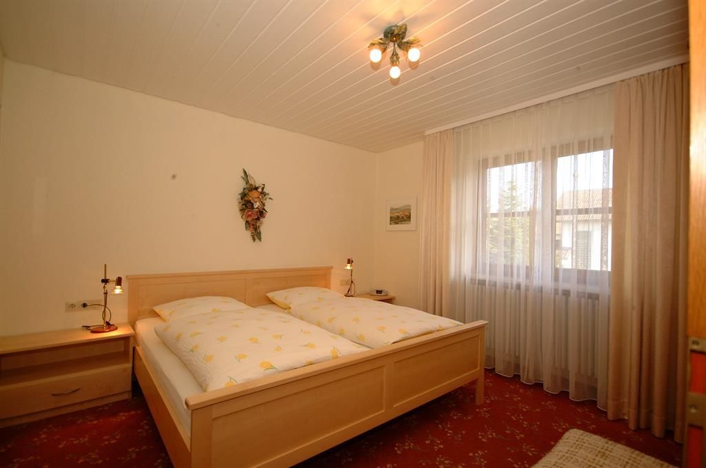 Alpenrose Schlafzimmer1