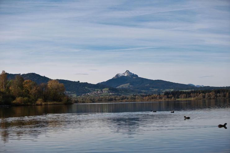 Der Grüntensee mit dem Grünten im Hintergrund