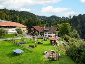 Beim Bergbauern Zeller_unser Ferienhof mit Garten und Spielplatz  1