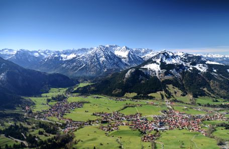 Wanderung auf dem Kellerwandweg unterhalb des Hirschberges.