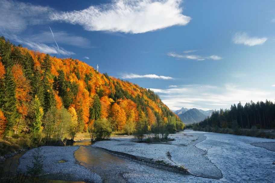 "Indian-Summer" an der Iller, am südlichen Ende des Auwaldsees in Fischen im Allgäu