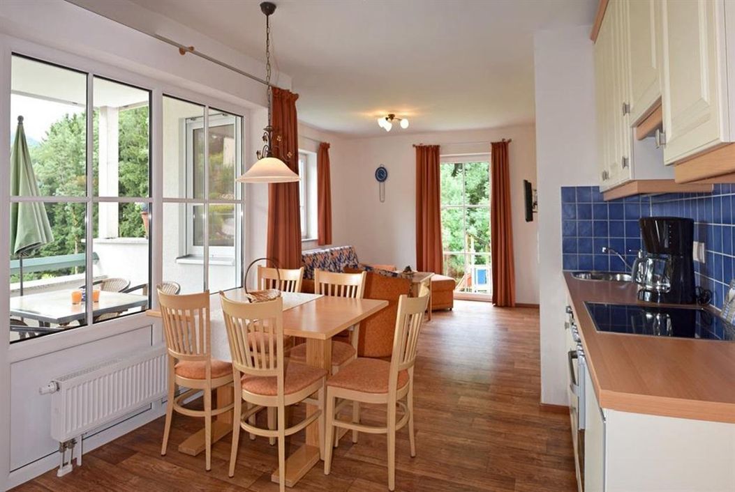 Küche mit Essbereich