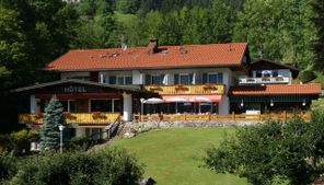 Hotel im Sommer