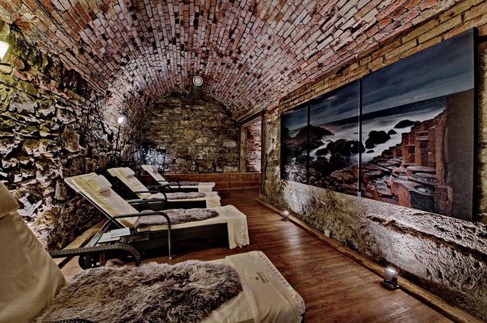 Königshof SPA "Großes Felsengewölbe"