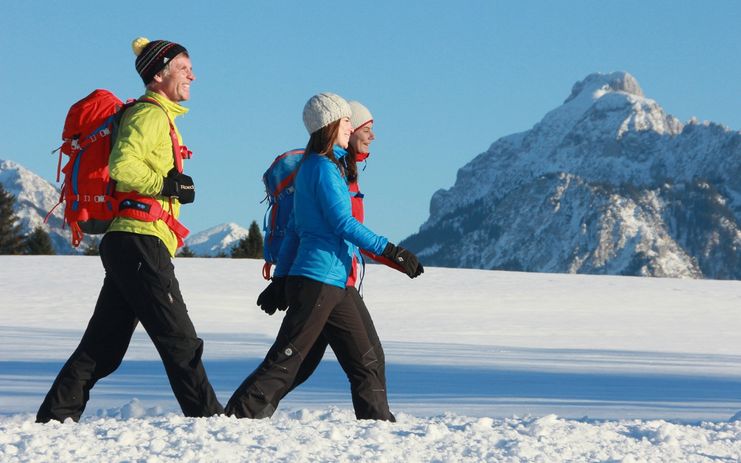 Winterwandern mit Blick auf den Säuling