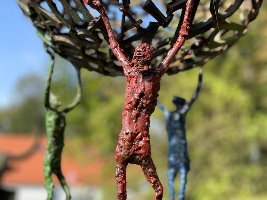 Kugel in den Händen©Horst W. Wendland