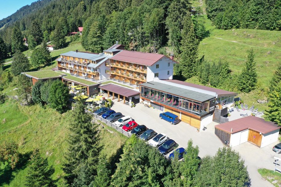 Außenansicht Bio Berghotel Ifenblick - Sommer