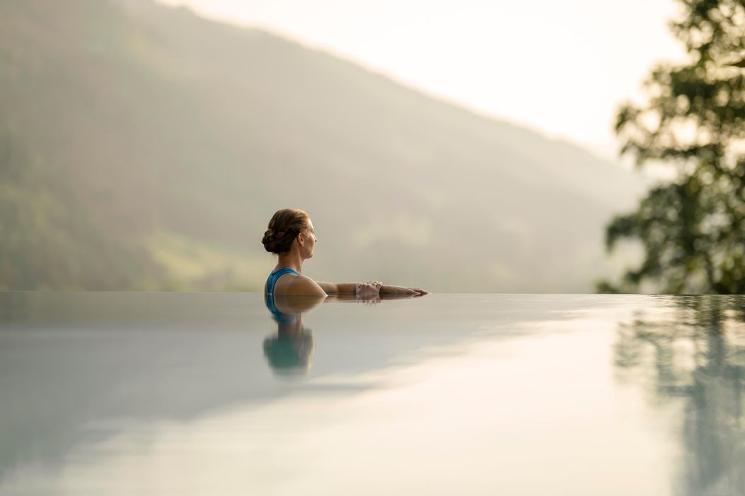 Abendstimmung am Pool