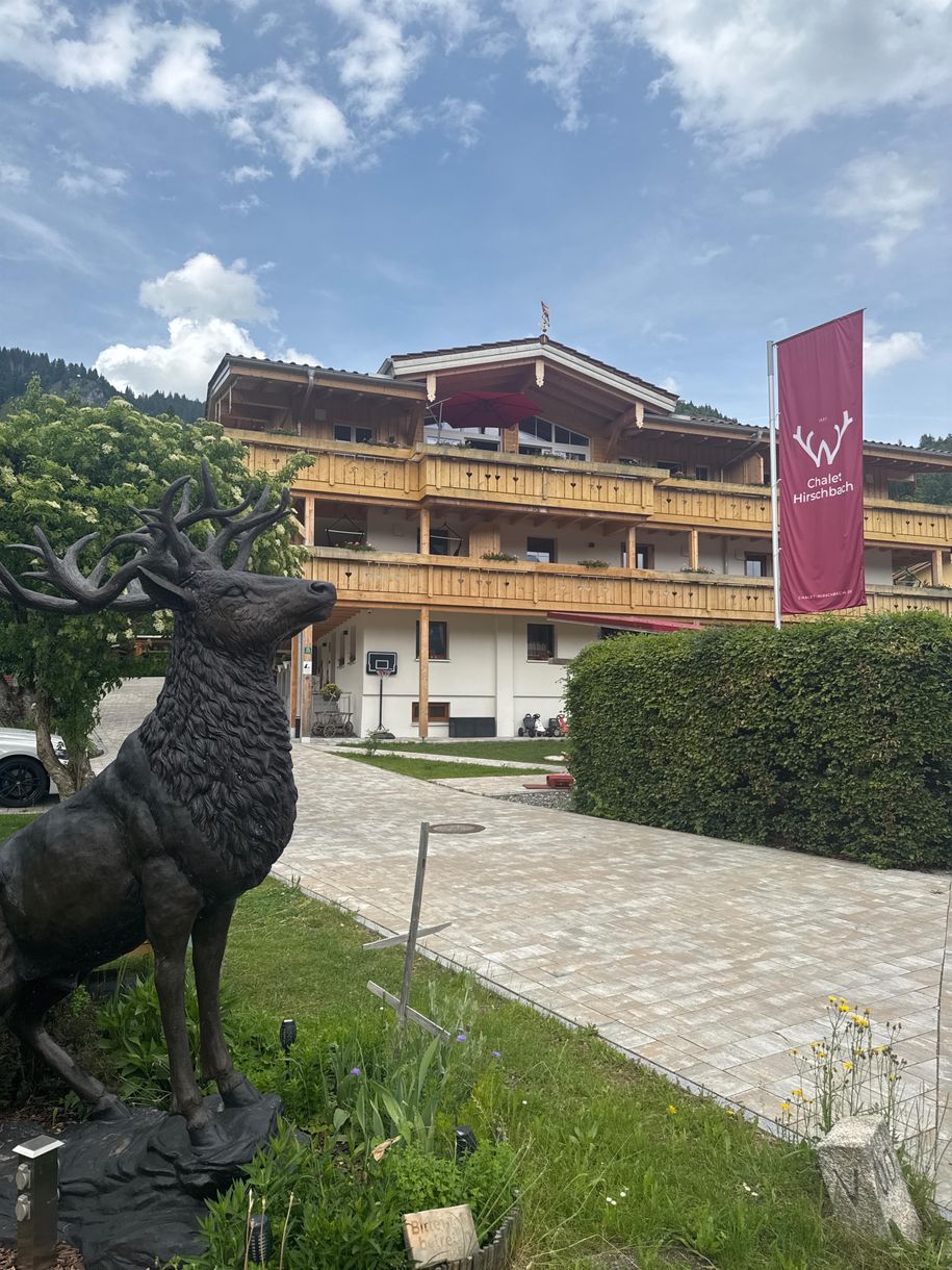 Chalet Hirschbach Hausansicht im Sommer