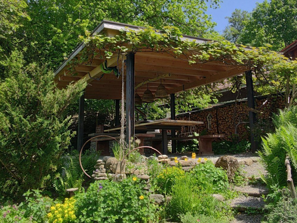 unser Grillplatz mit Pizzaofen