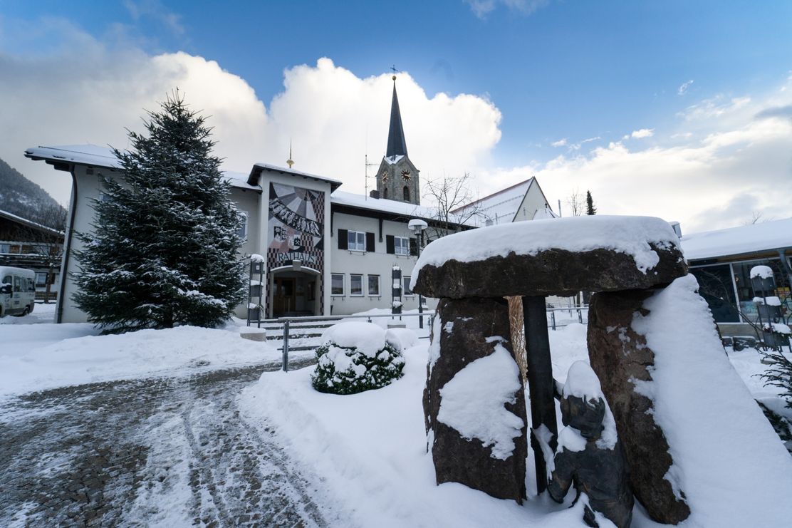 Winterlicher Dorfplatz in Burgberg
