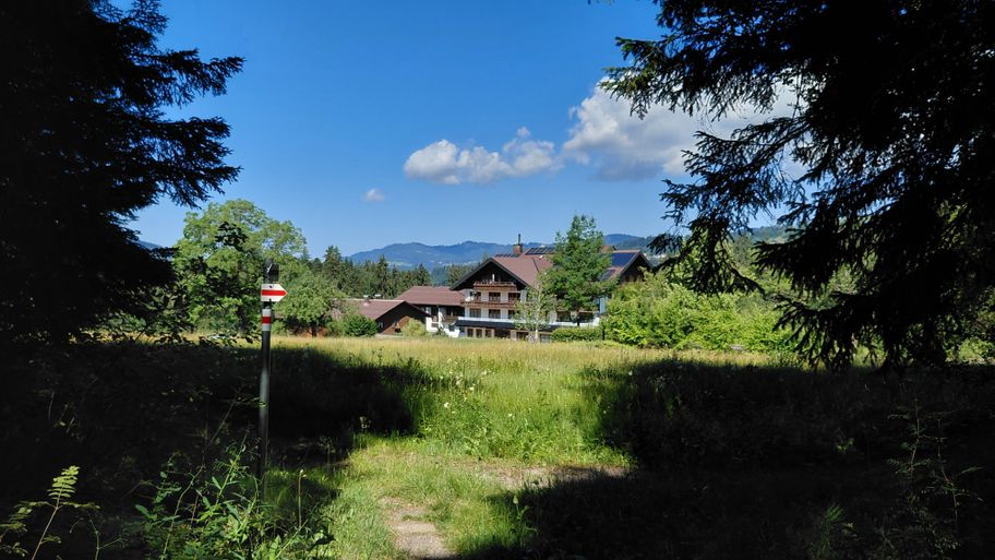 Blick auf das ehemalige Kurhotel Rossbad