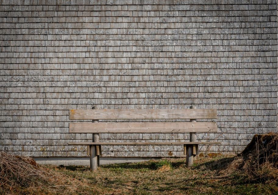 Ruhebank an der Kapelle in Schweinegg.