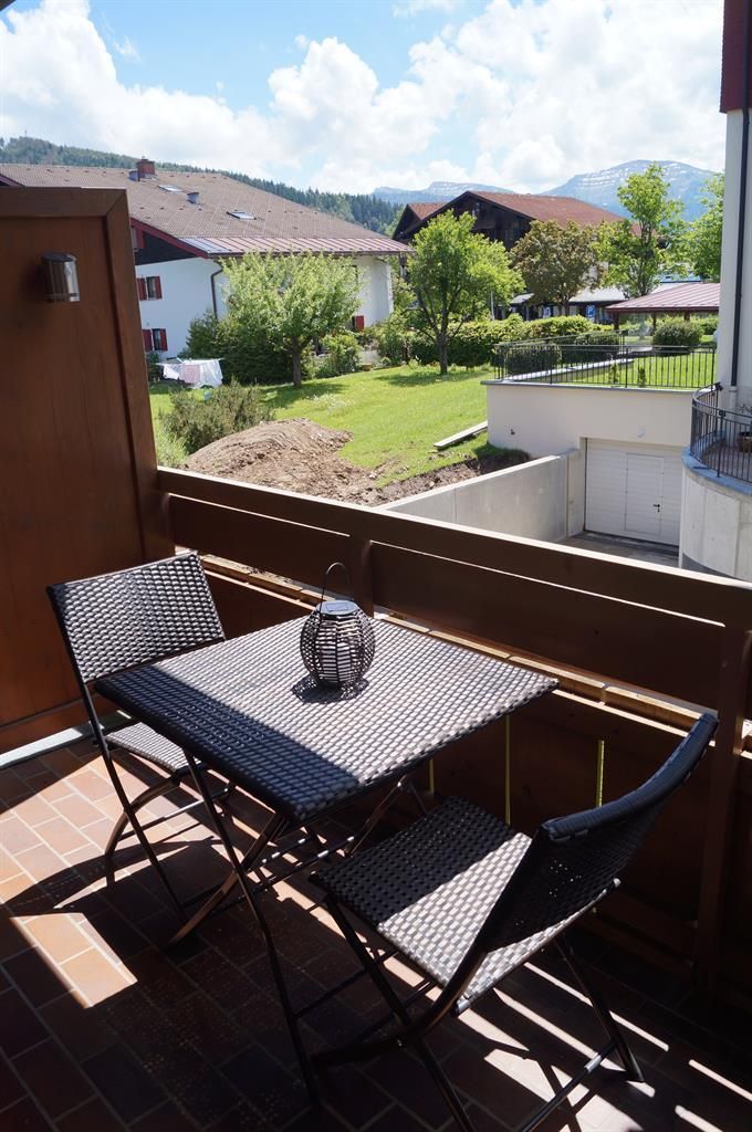 Sonniger Balkon mit Blick auf den Hochgrat