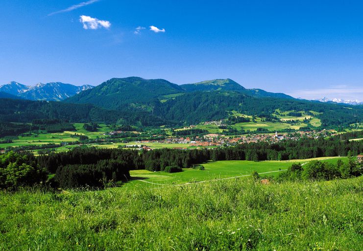 Panoramablick auf Wertach und das Voralpenland