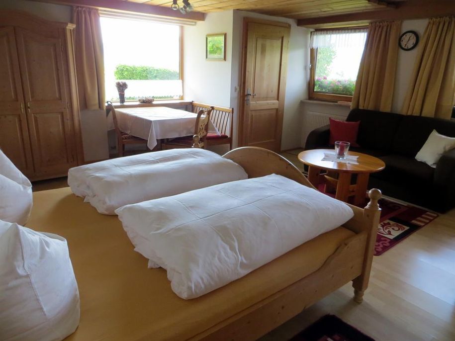 Schlafzimmer 1