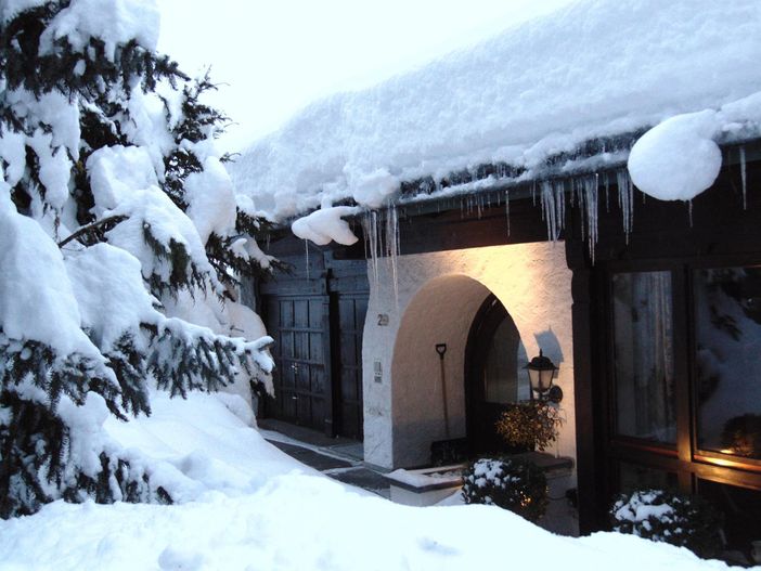 Haustür im Winter