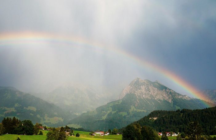 Fewo Kircher Regenbogen über Nebelhorn