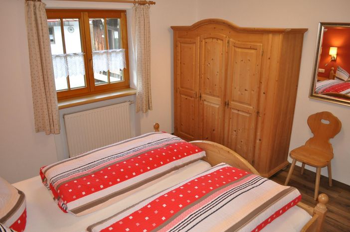 Schlafzimmer 1