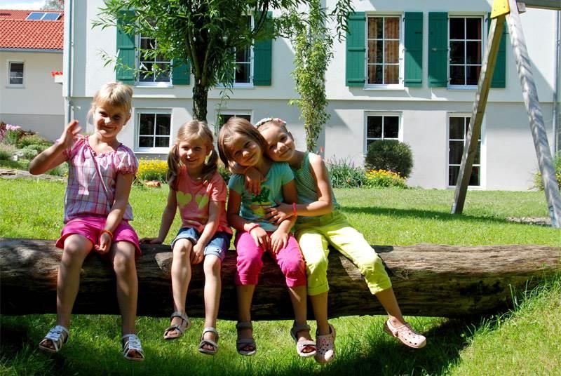 Ferienglück am Spielplatz