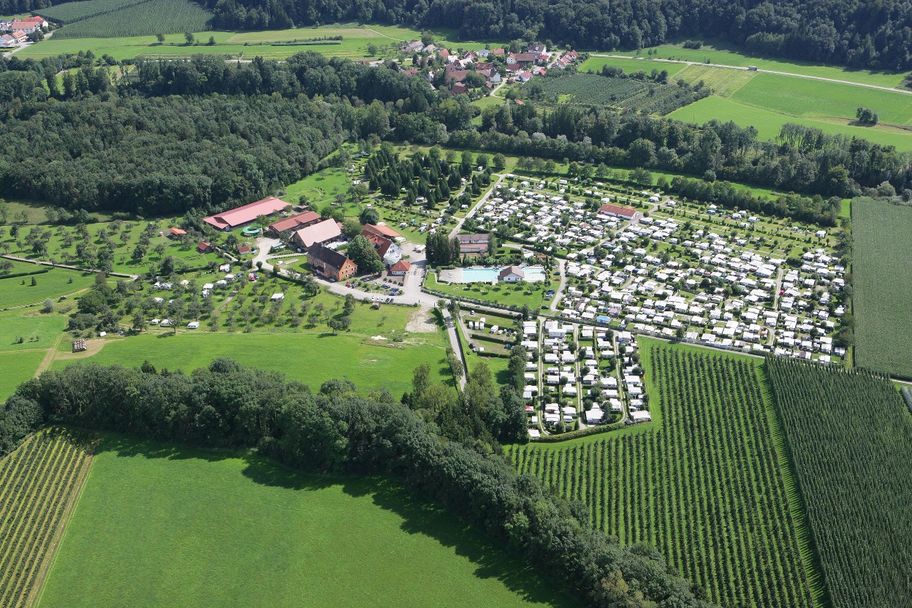 Blick von oben auf Badhütten
