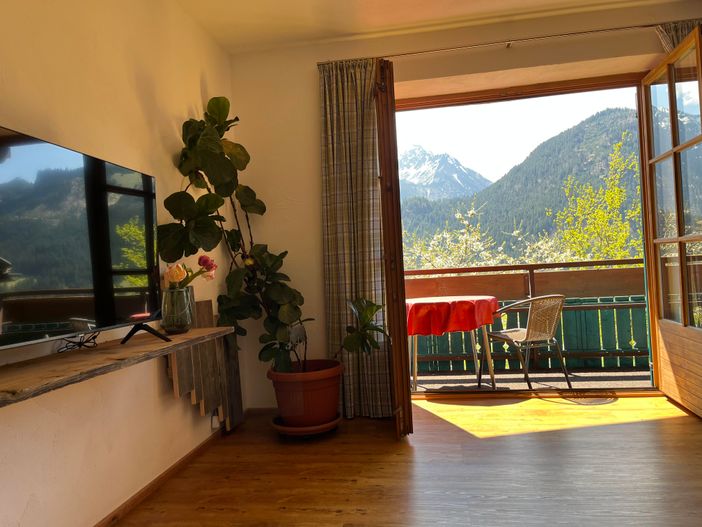 Geisteier's Hüs, Wohnzimmer mit Aussicht 1