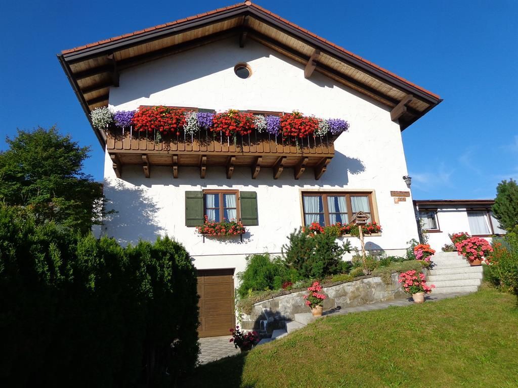 rechts Ferienwohnung