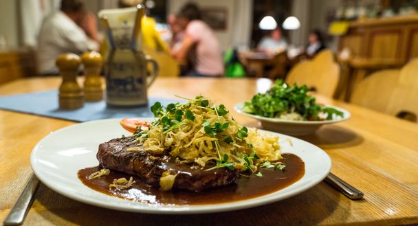 Zwiebelrostbraten im Brauereigasthof Post in Weiler im Allgäu