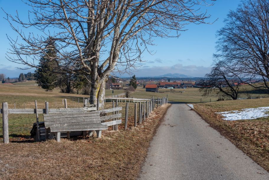 Sitzmöglichkeit auf dem Rückweg Richtung Albisried und Lengenwang.
