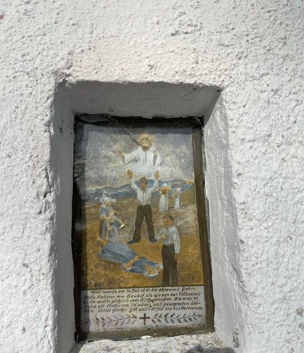 Geschichtliche Tafel an der Kapelle