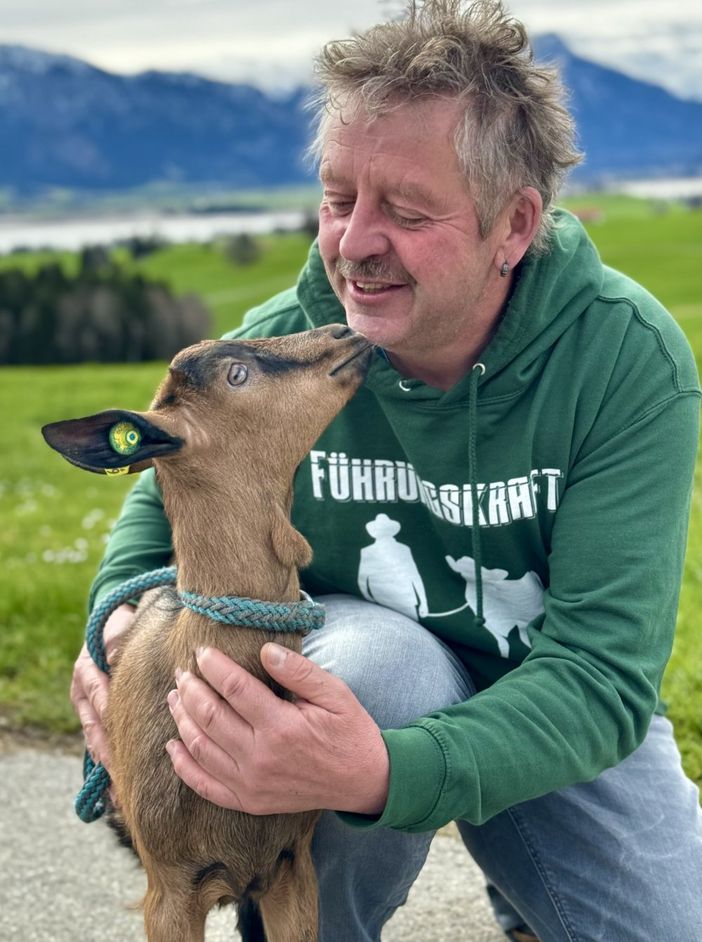 Bauer Franz mit Ziege