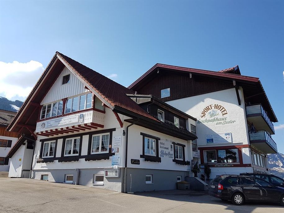 Hotel Außenansicht Sommer