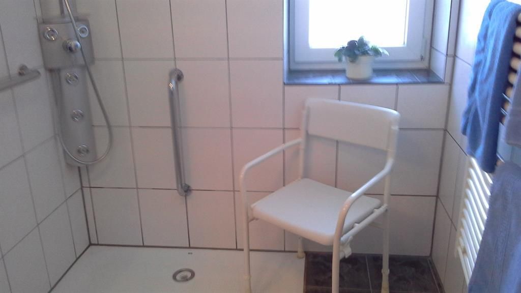 Bad mit Wand-, u. Fussbodenheizung