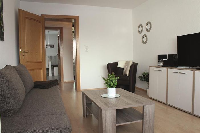Bgm.-Wucherer-Straße - Wohnzimmer mit Schlafcouch