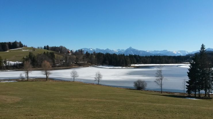 Ein traumhaftes Bergpanorama am Schwaltenweiher