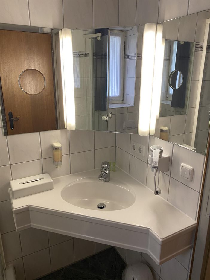 Zimmer 5 Bad II