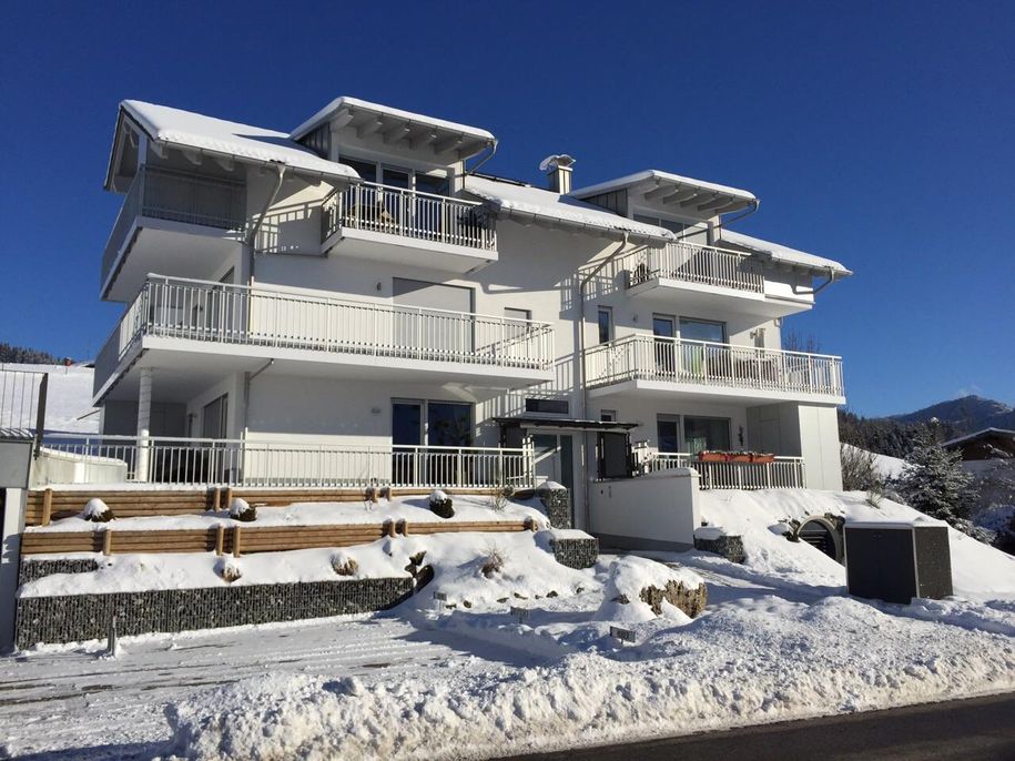 Hausansicht im Winter
