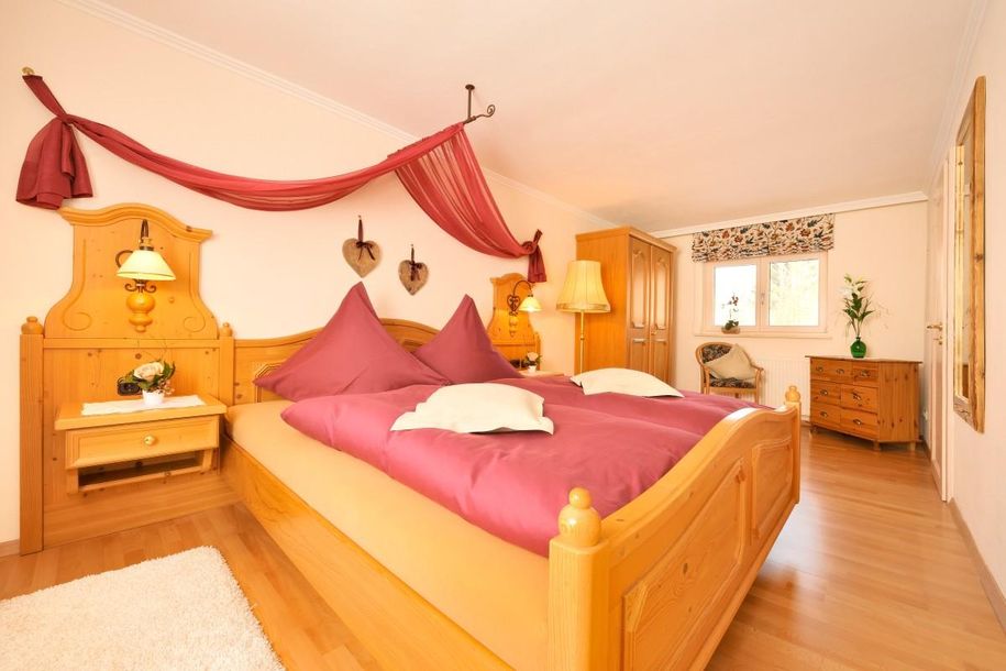 Schlafzimmer 1