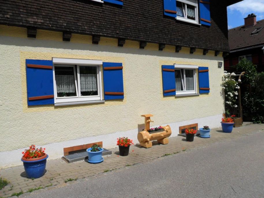 HAUS (5)