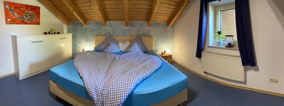 Schlafzimmer mit Boxspringbett Fewo Alpenjuwel