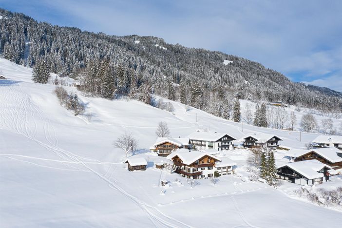 Direkt an der Skipiste liegt das Gästehaus Renn