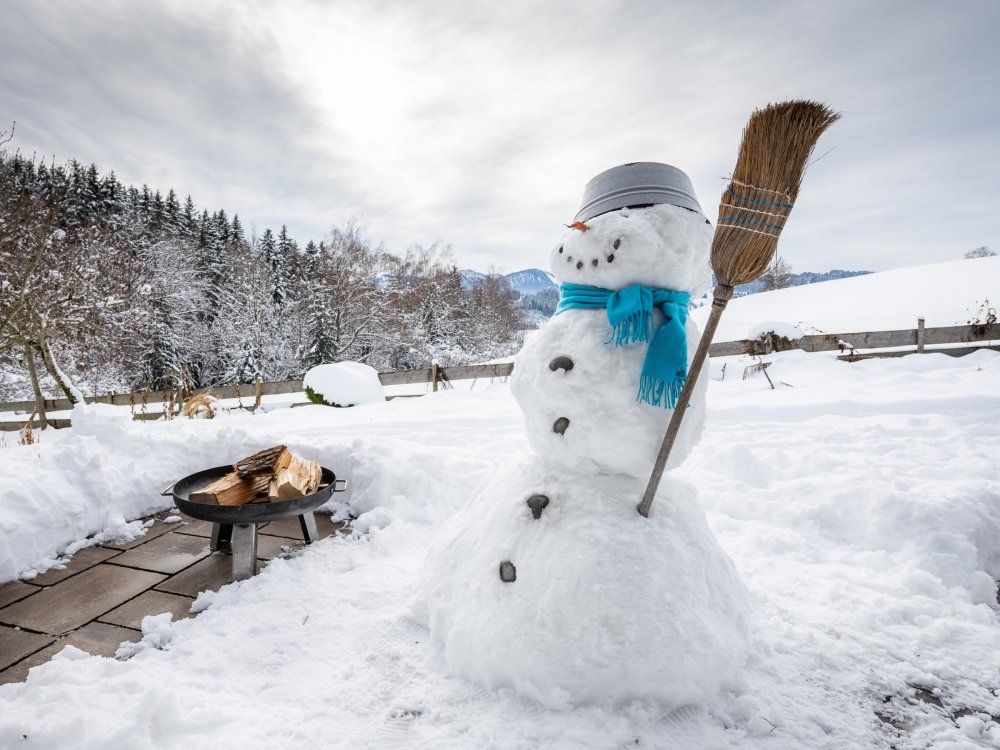 Winterurlaub mit Kindern im verschneiten Oberallgäu