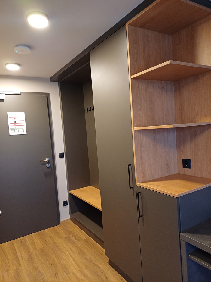 Kleiderschrank
