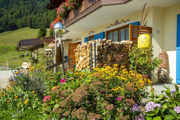 Allgäuer Blumenschuck rund um das Lan0dhaus