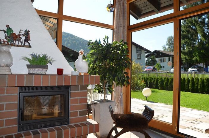 Wintergarten mit Kamin
