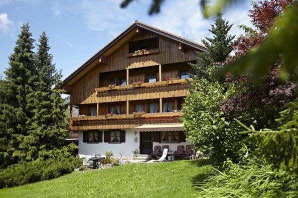 Hausansicht Balkonseite (Ansicht 1)