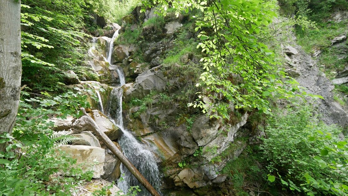 Der Wasserlauf des Hubertusfalls nahe Altstädten