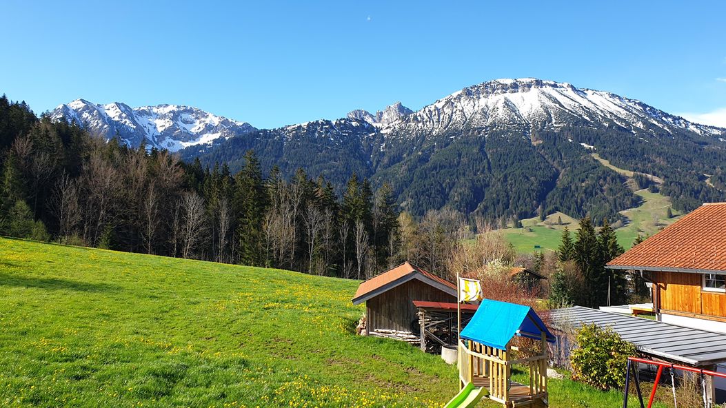 Blick vom Balkon sowie vom Schlafzimmer