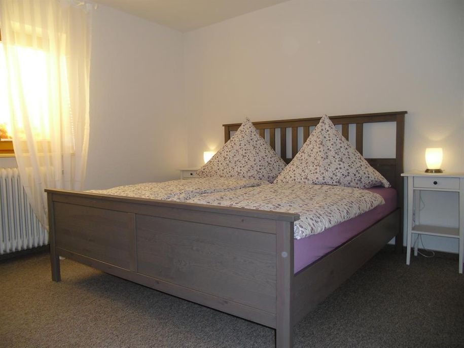 Schlafzimmer 1